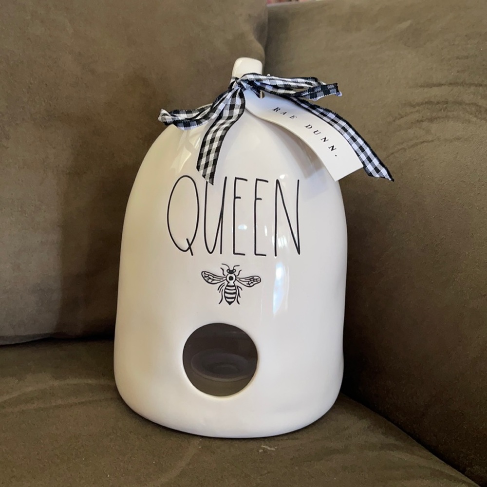 Rae Dunn Queen Bee birdhouse